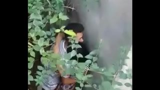 Desi couple caught fucking outdoors
